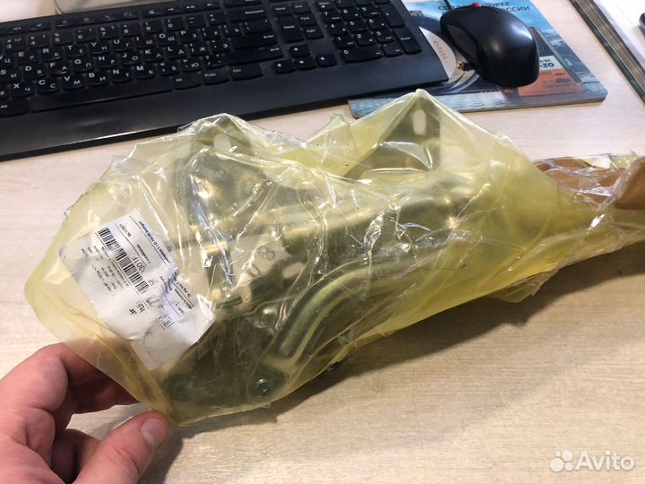 Петля капота левая на Porsche Macan