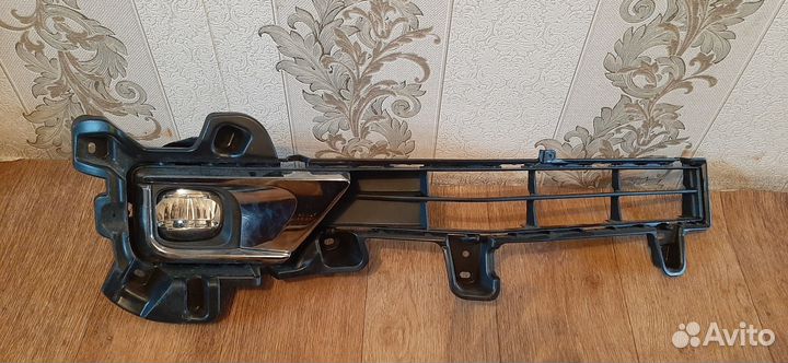 Решётка в бампер левая Toyota Land Cruiser 200