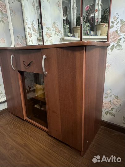 Трюмо с зеркалом