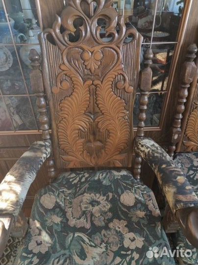Стул деревянный резной