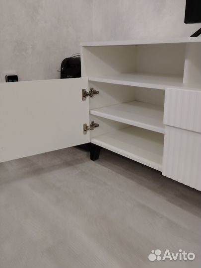 Тумба под тв с ящиками белая