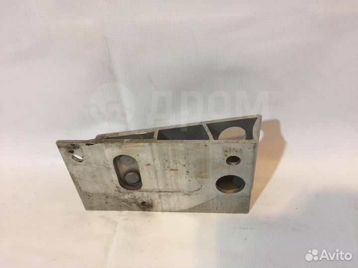 Кронштейн усилителя бампера правый Infiniti Jx35