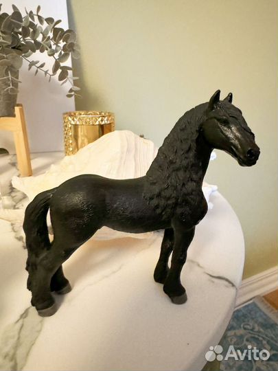 Лошадь игрушка schleich