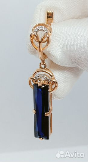 Золотые серьги с камнем