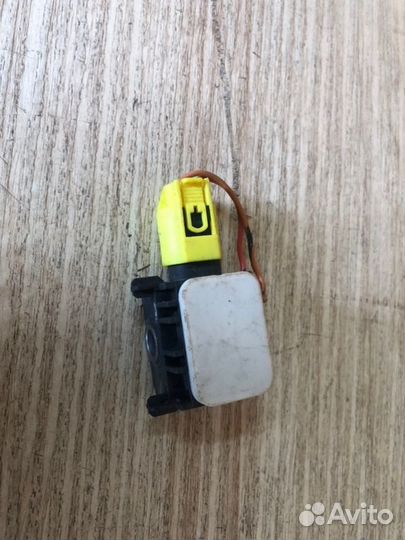 Датчик удара Mercedes-Benz S-Class W221