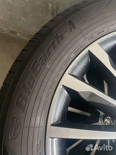 R18 Yokohama BluEarth AE50 235/55, PCD 5x112 DIA 57.1