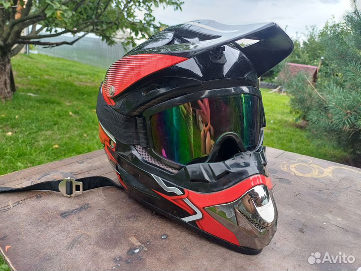 Кроссовый шлем