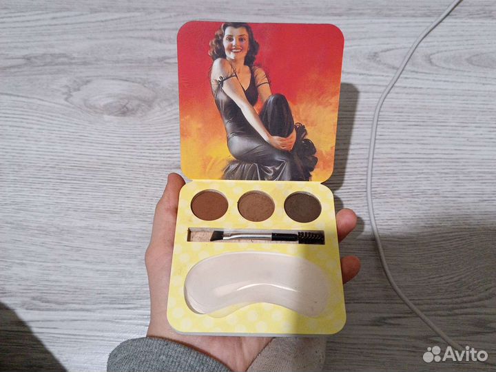 Тени для бровей