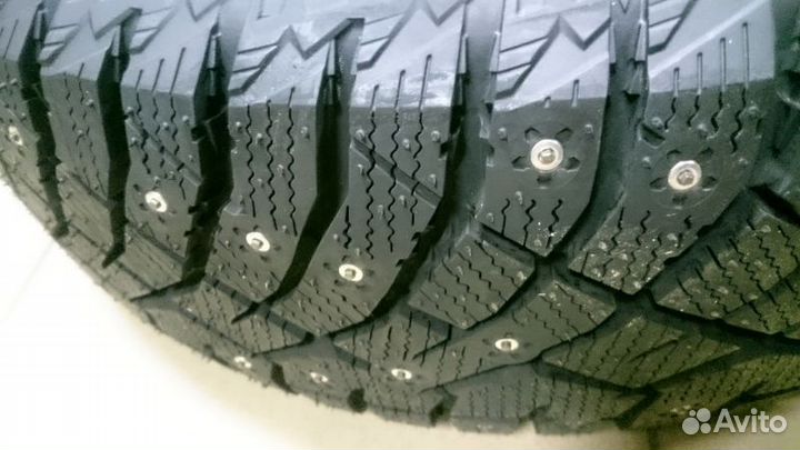 Nitto Therma Spike 225/55 R17 101T