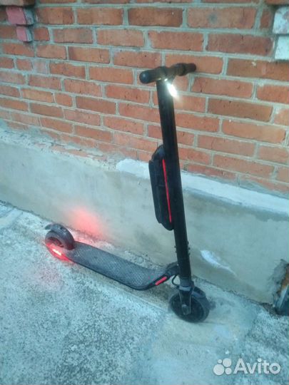 Электросамокат NineBot