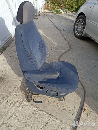 Сиденья поворотные