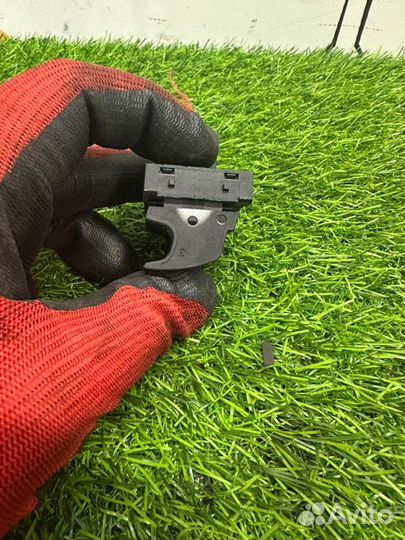 Кнопка открывания багажника Volkswagen Touareg GP