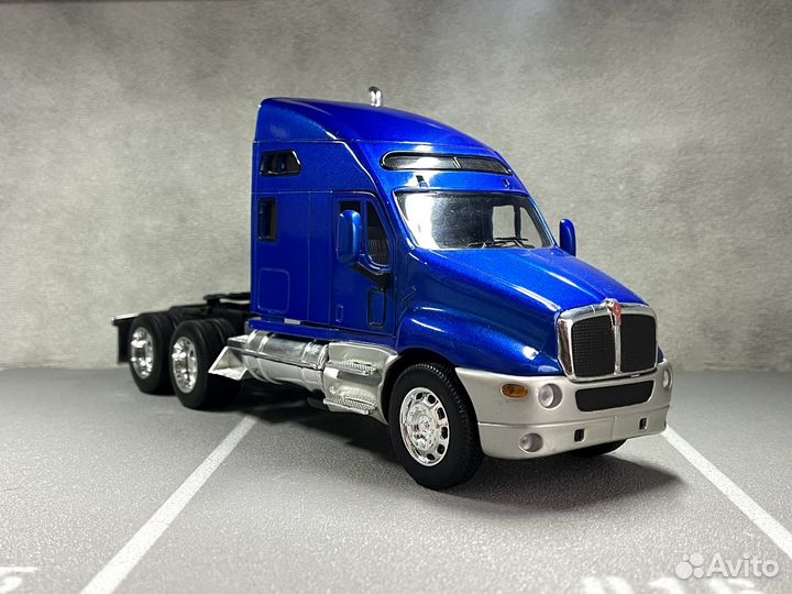 Коллекционная модель Kenworth T2000 1:32 Welly