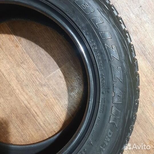 Bridgestone Blizzak DM-V1 235/65 R18