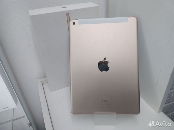 Планшет с SIM-картой Apple iPad New 9.7 A1823 Wi-F