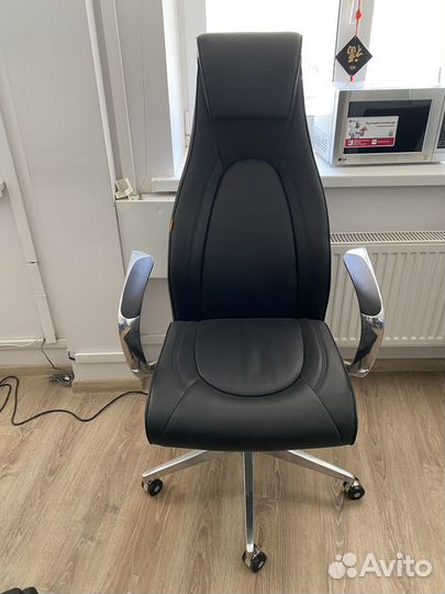 Кресло руководителя Fuga новое