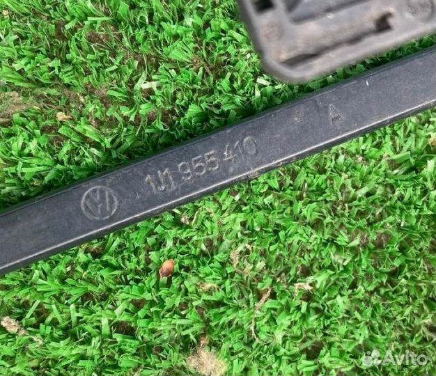 Щеткодержатель (поводок стеклоочистителя, дворник)