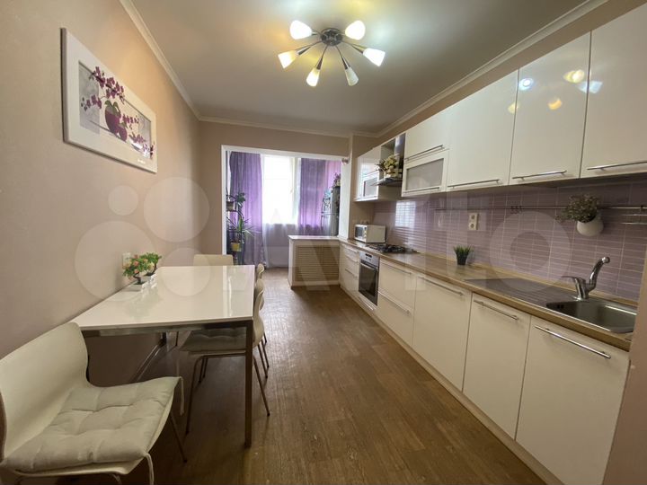 3-к. квартира, 84 м², 3/10 эт.