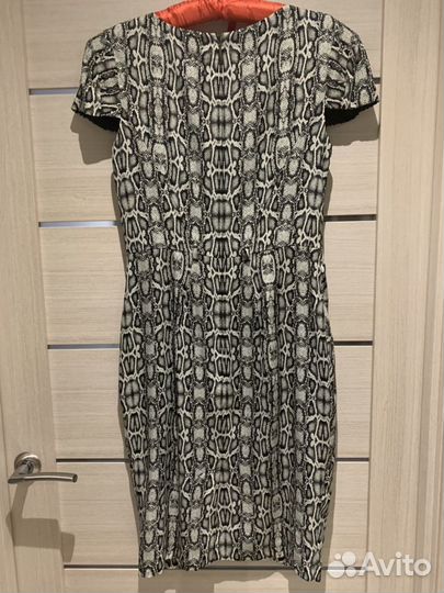 Платье-футляр