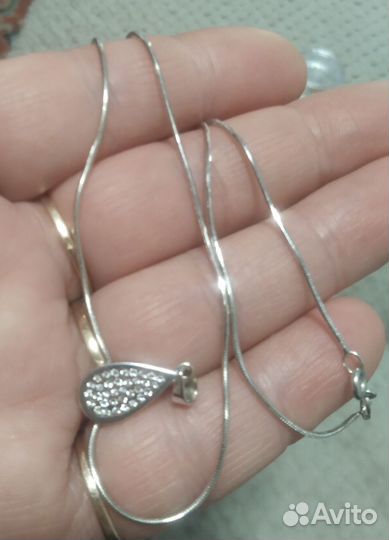 Золотая цепочка с кулоном