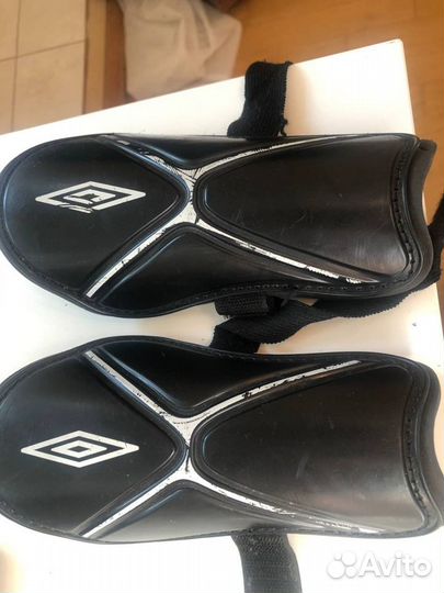 Футбольные щитки