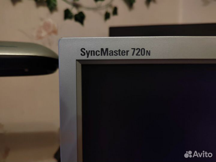 Монитор Samsung SyncMaster 720n