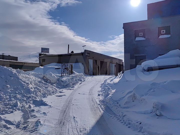 Гараж, > 30 м²