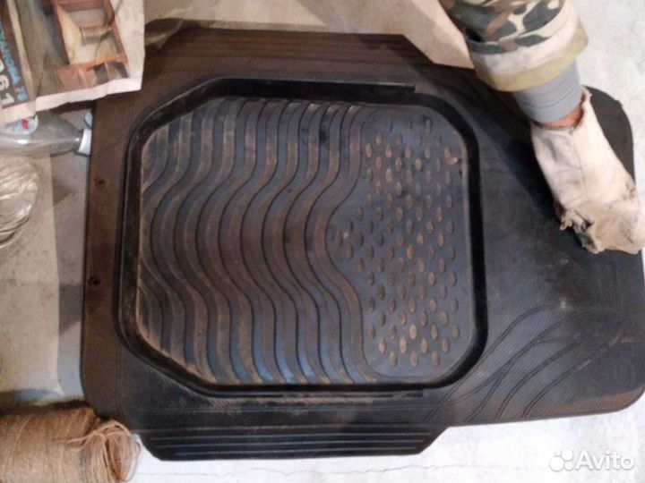 Автомобильные коврики универсальные