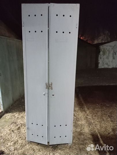 Шкаф металлический для одежды бу