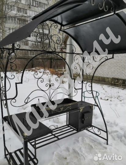 Мангал с крышей