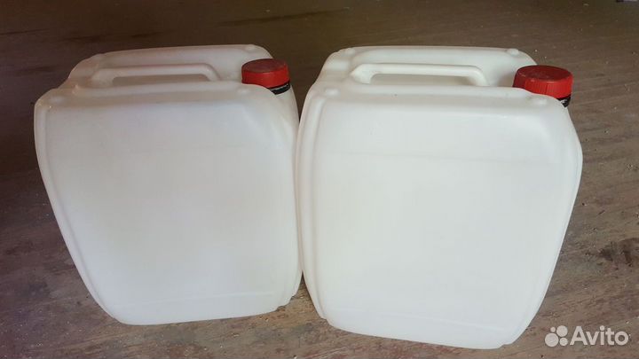 Канистры пластиковые 30, 25 литров, бу