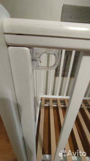 Детская кроватка с маятником и ящиком