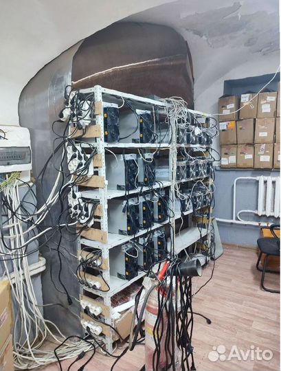 Bitmain Antminer S21 200