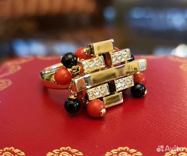 Золотое кольцо в стиле Cartier с бриллиантами