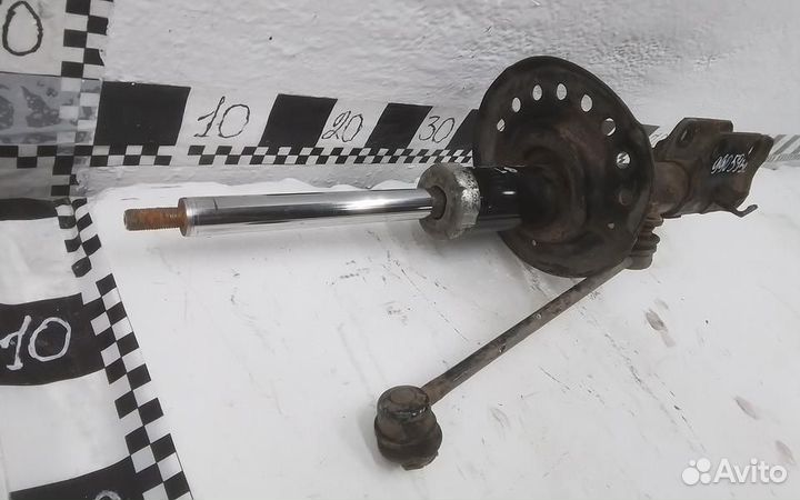 Амортизатор передней подвески правый Nissan Juke