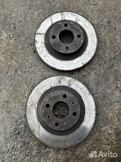 Передние тормознве диски калина r14