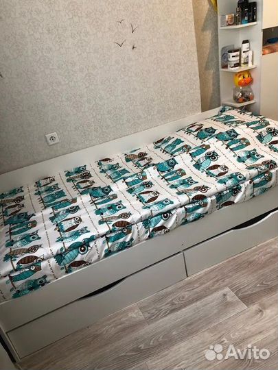 Кровать с ящиками и матрасом односпальная