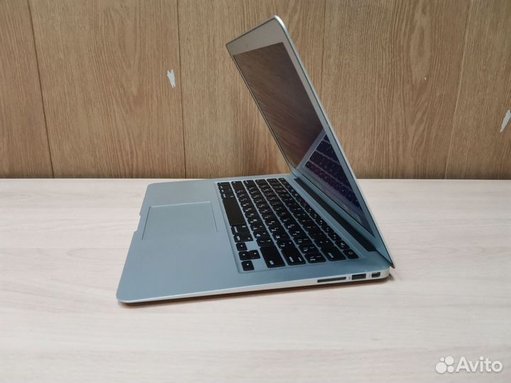 Macbook Air 13, Early 2015 i5 / 8Gb