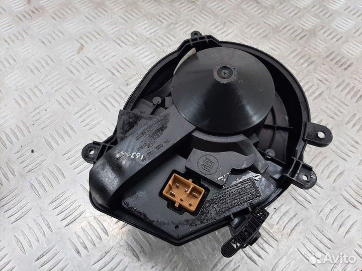 Моторчик печки для Volkswagen Passat 5 8D1820021A