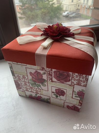 Подарочная коробка, упаковка