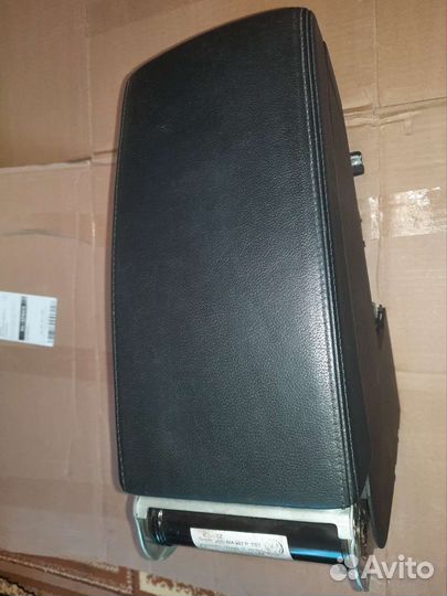 Подлокотник Volkswagen Passat B6