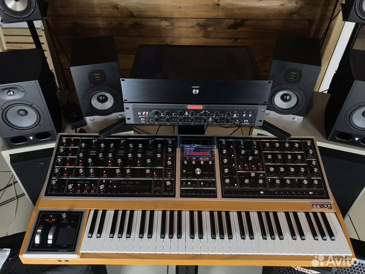 Синтезатор Moog One 8 Voice