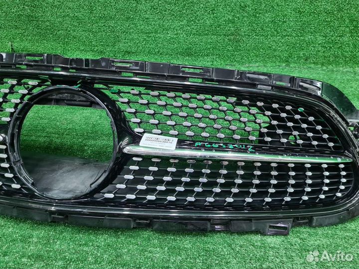 Решетка радиатора Mercedes-Benz E-Class
