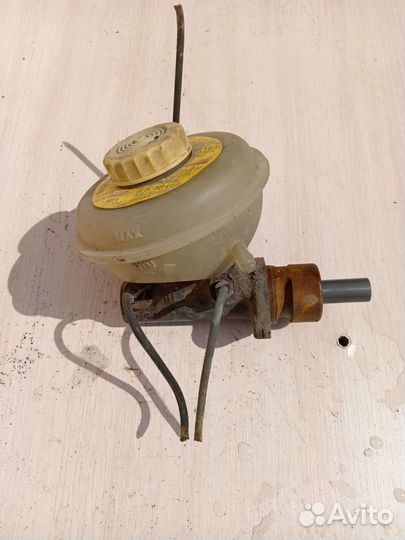 Главный тормозной цилиндр на ауди 80 б3 1.8л