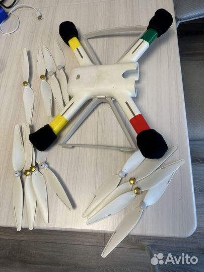 Квадрокоптер Xiaomi Mi Drone 4K