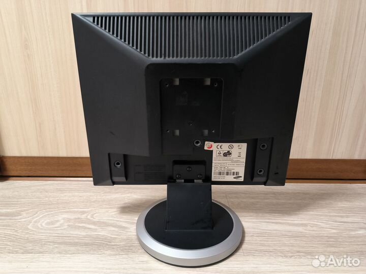 Монитор Samsung SyncMaster 740N