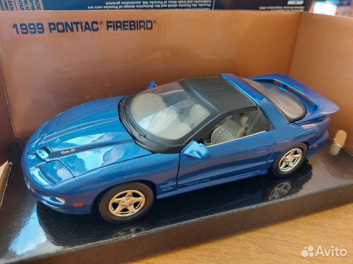 Коллекционная модель автомобиля Pontiac 1:24