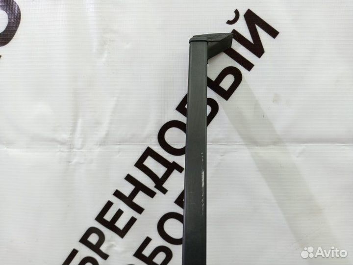 Направляющая стекла двери задняя левая Toyota