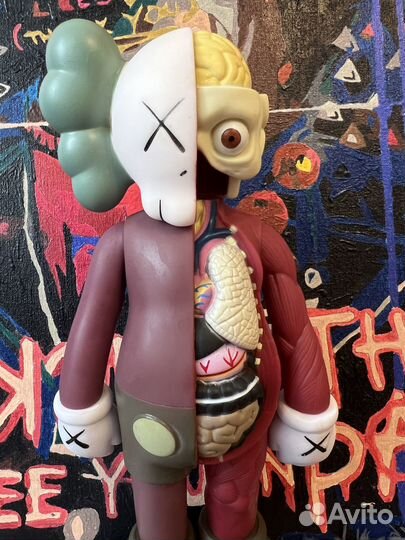 Фигурка kaws