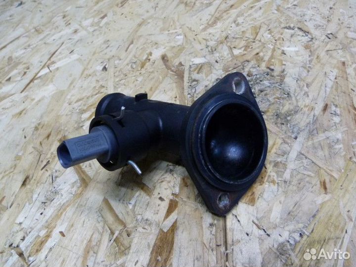 Крышка термостата VW Passat B6 2005-2010 (03G12112